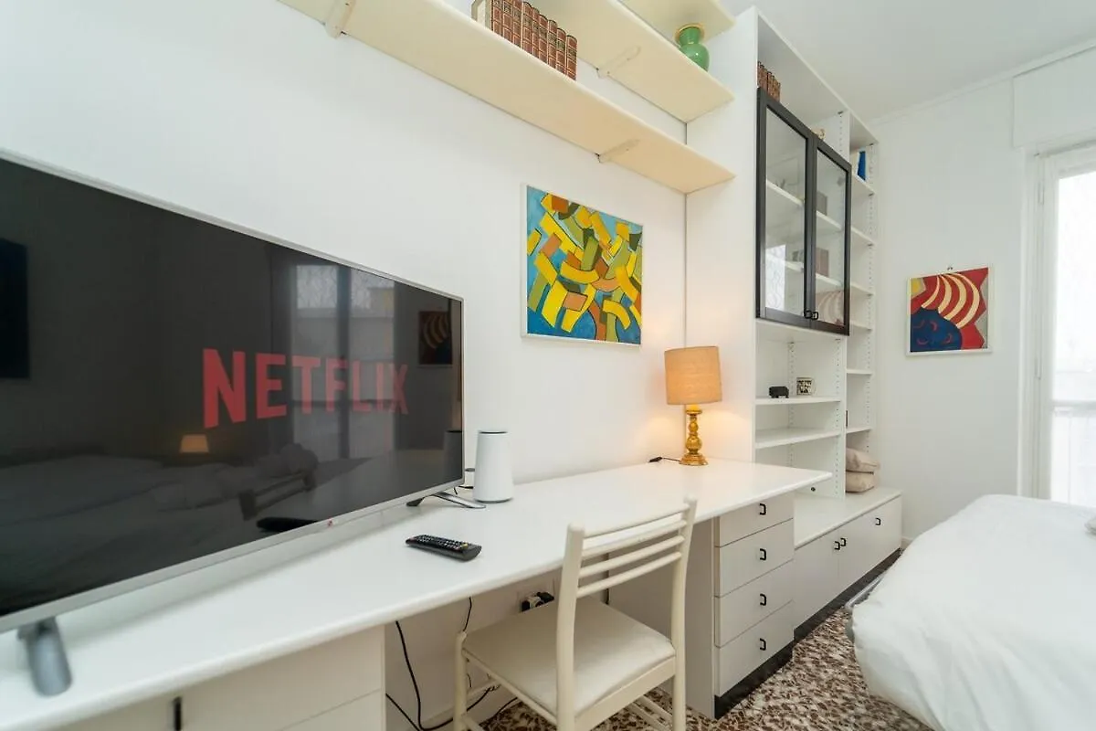 Bright Apartment In Milano 0*,  Italia
