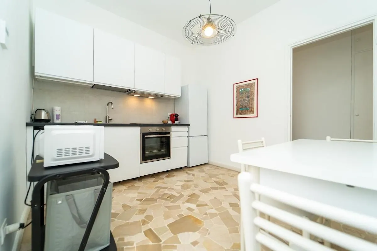 Bright Apartment In Milano