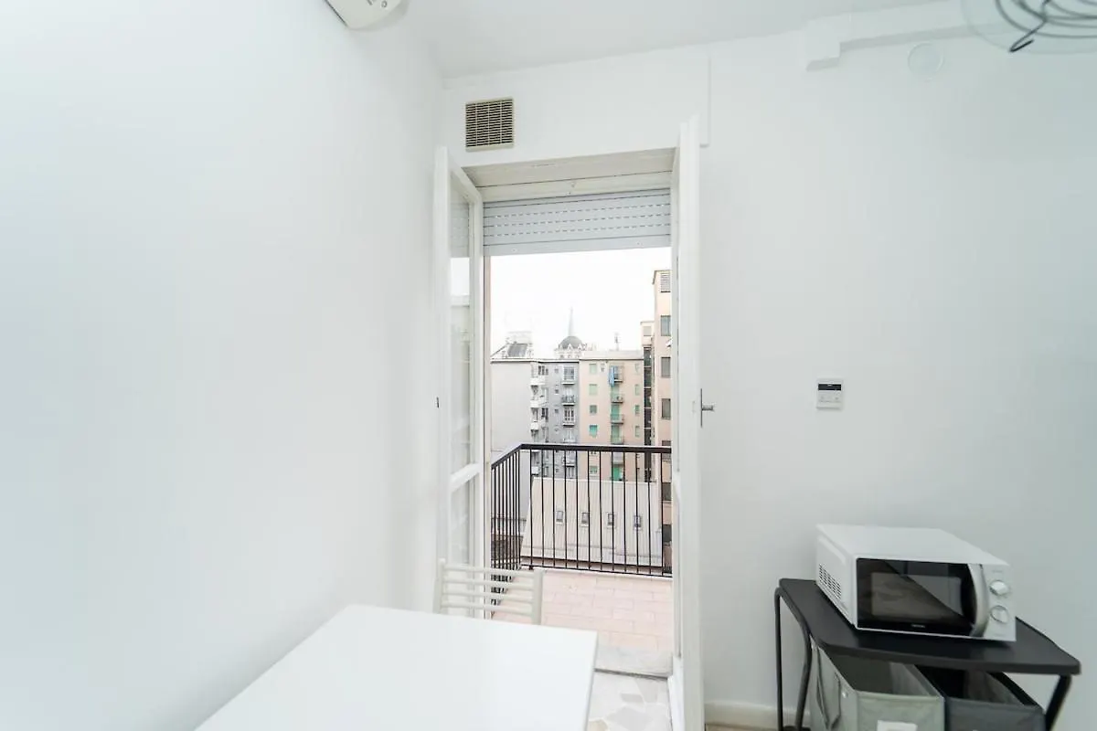 Bright Apartment In Milano