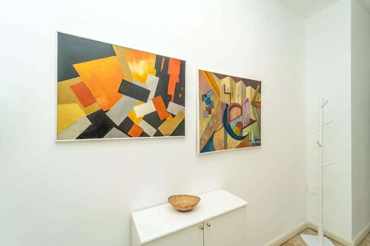 Bright Apartment In Milan Italy