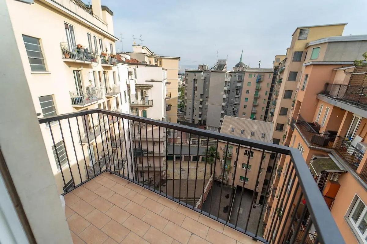 Bright Apartment In Milan Italy