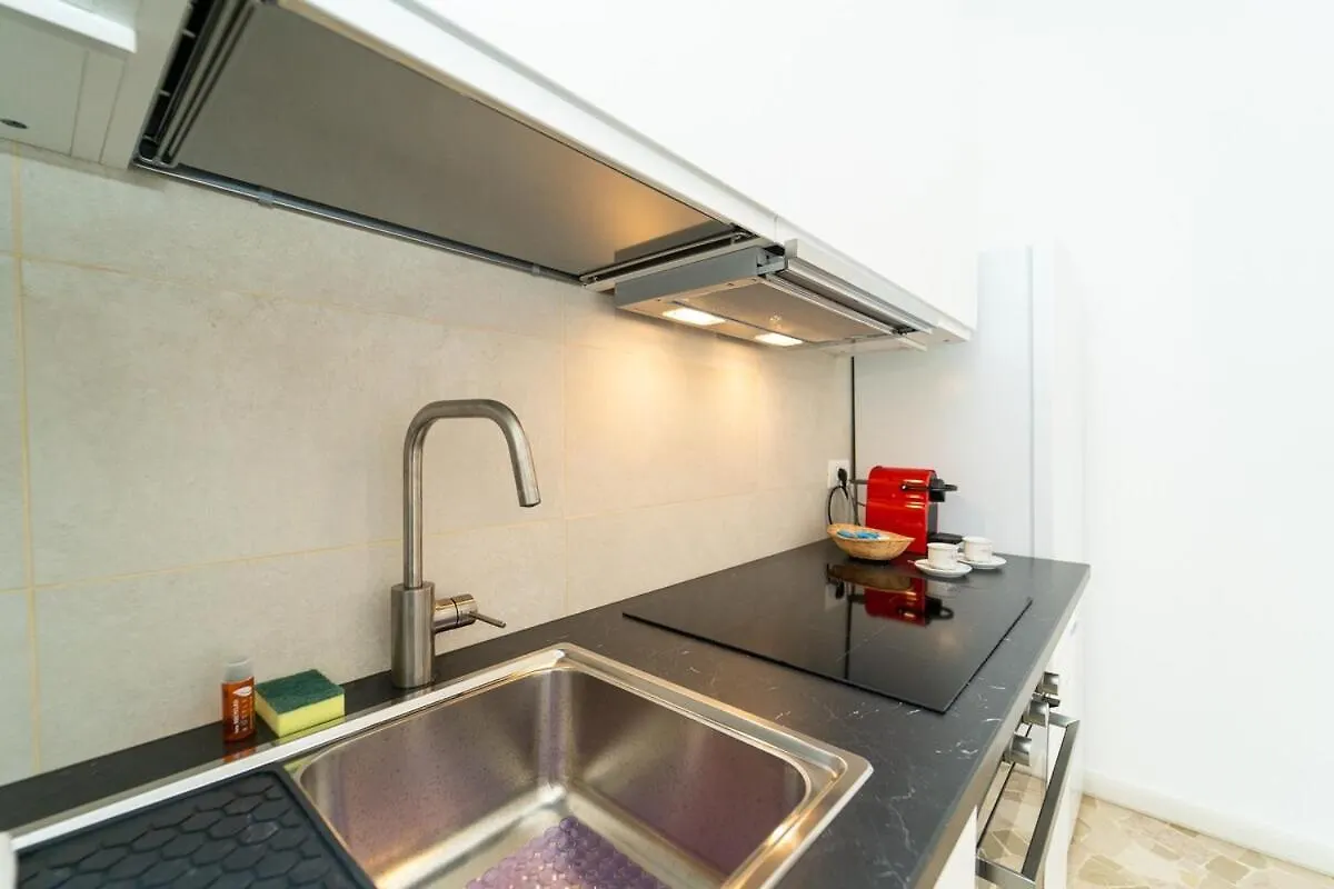 Bright Apartment In Milan