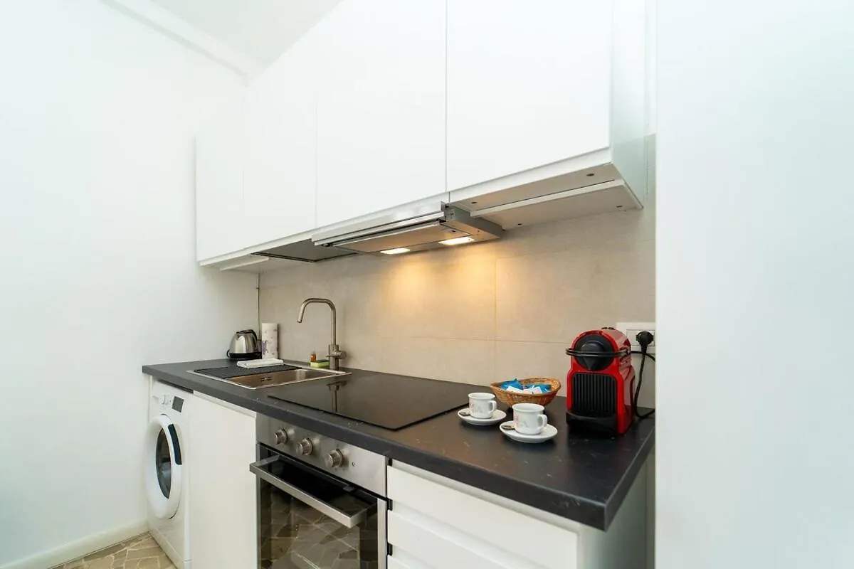 Bright Apartment In Milan